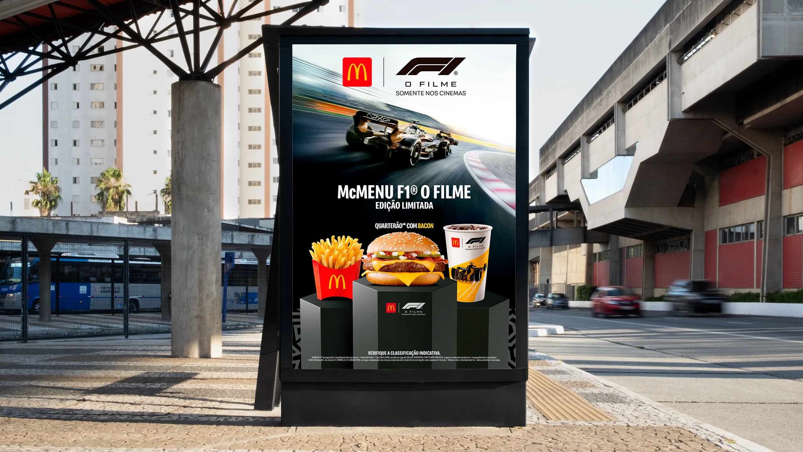 Simulação de mídia OOH estática em painel digital